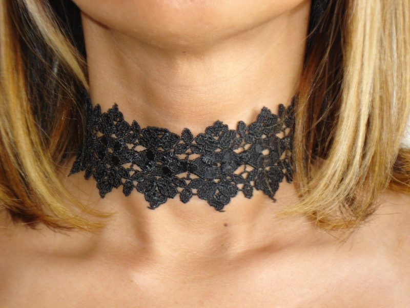 Guide-du-collier-ras-du-cou