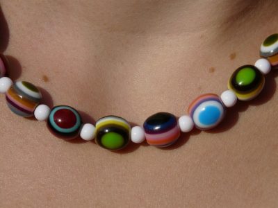 Quelle-est-la-longueur-dun-collier-ras-du-cou-